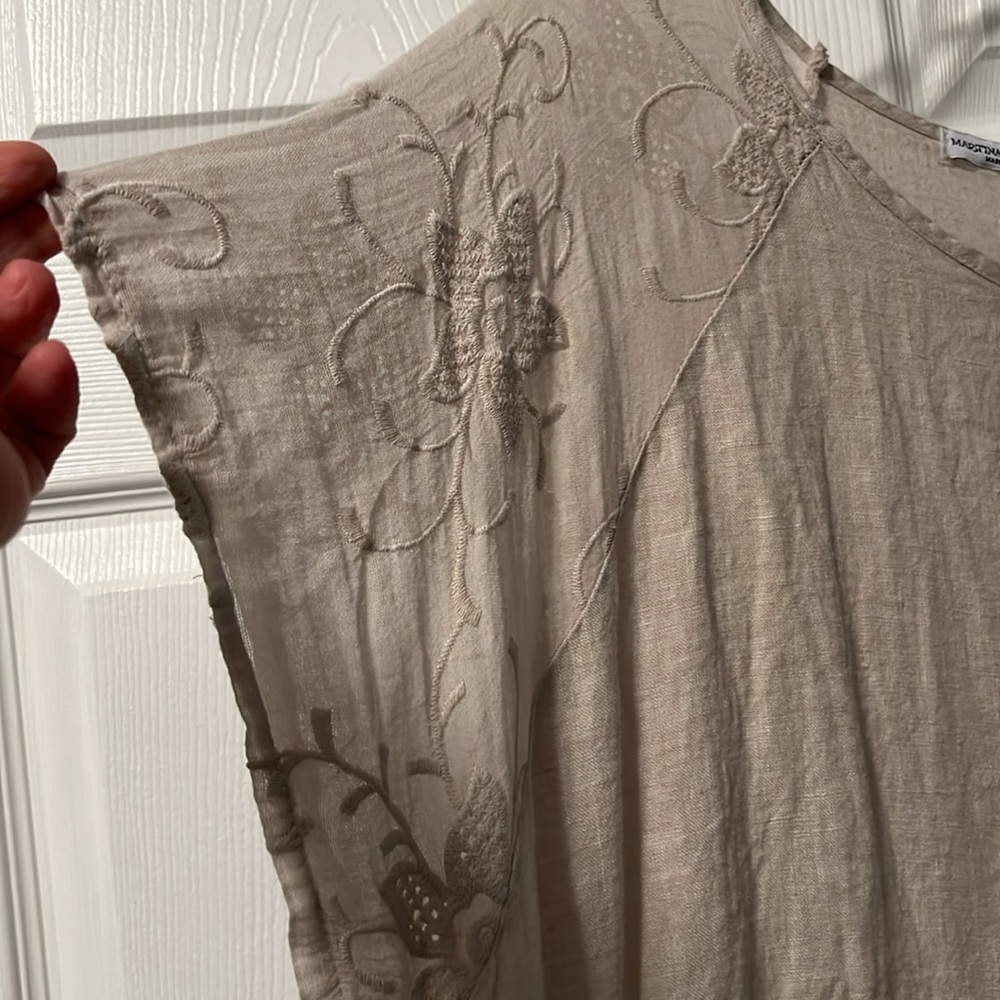 NWT Made in Italy Women's Linen cream dress embroidered flowers.High Quality.